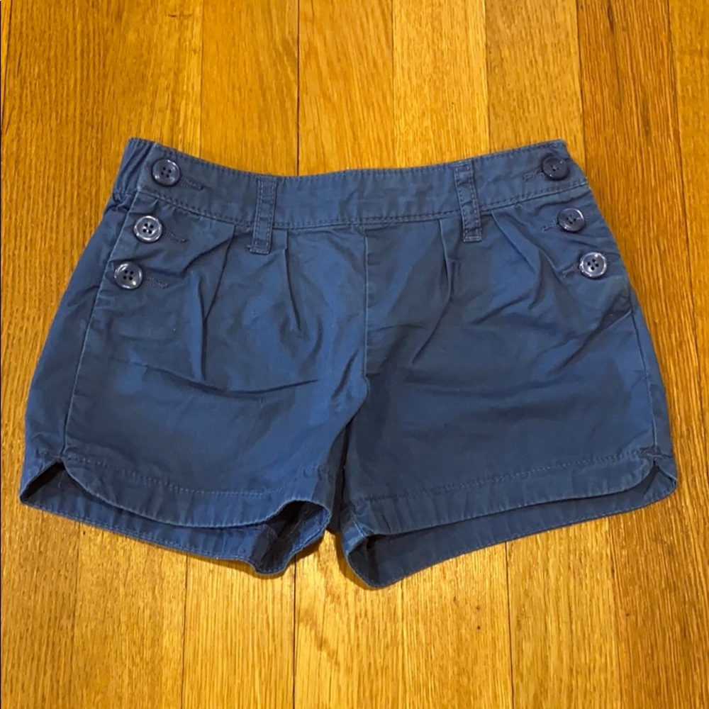 BabyGap size 5Y girls shorts with side buttons.